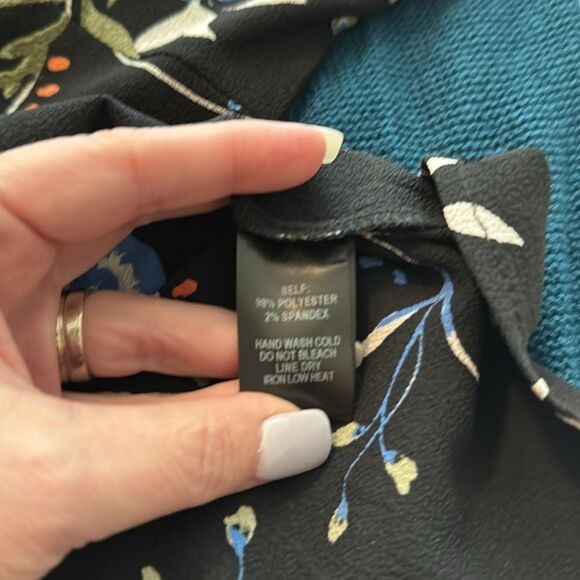 Lulus Women's Bell Sleeve Welcome Back Black Floral Print Skater Dress Small - Picture 4 of 4